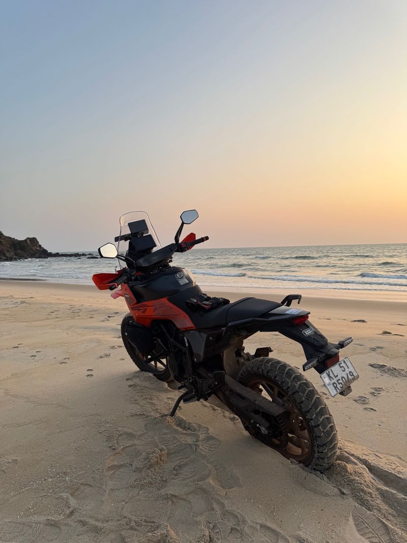 ktm-adv-beach